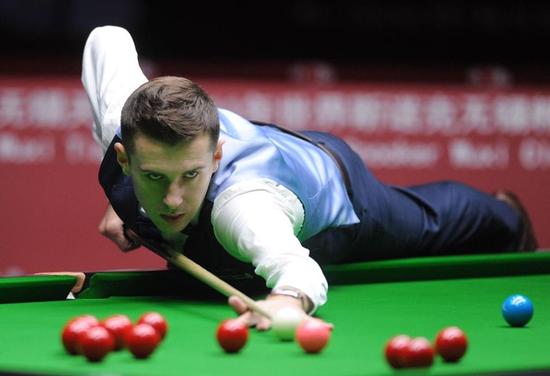 他必须快速 他必须快速